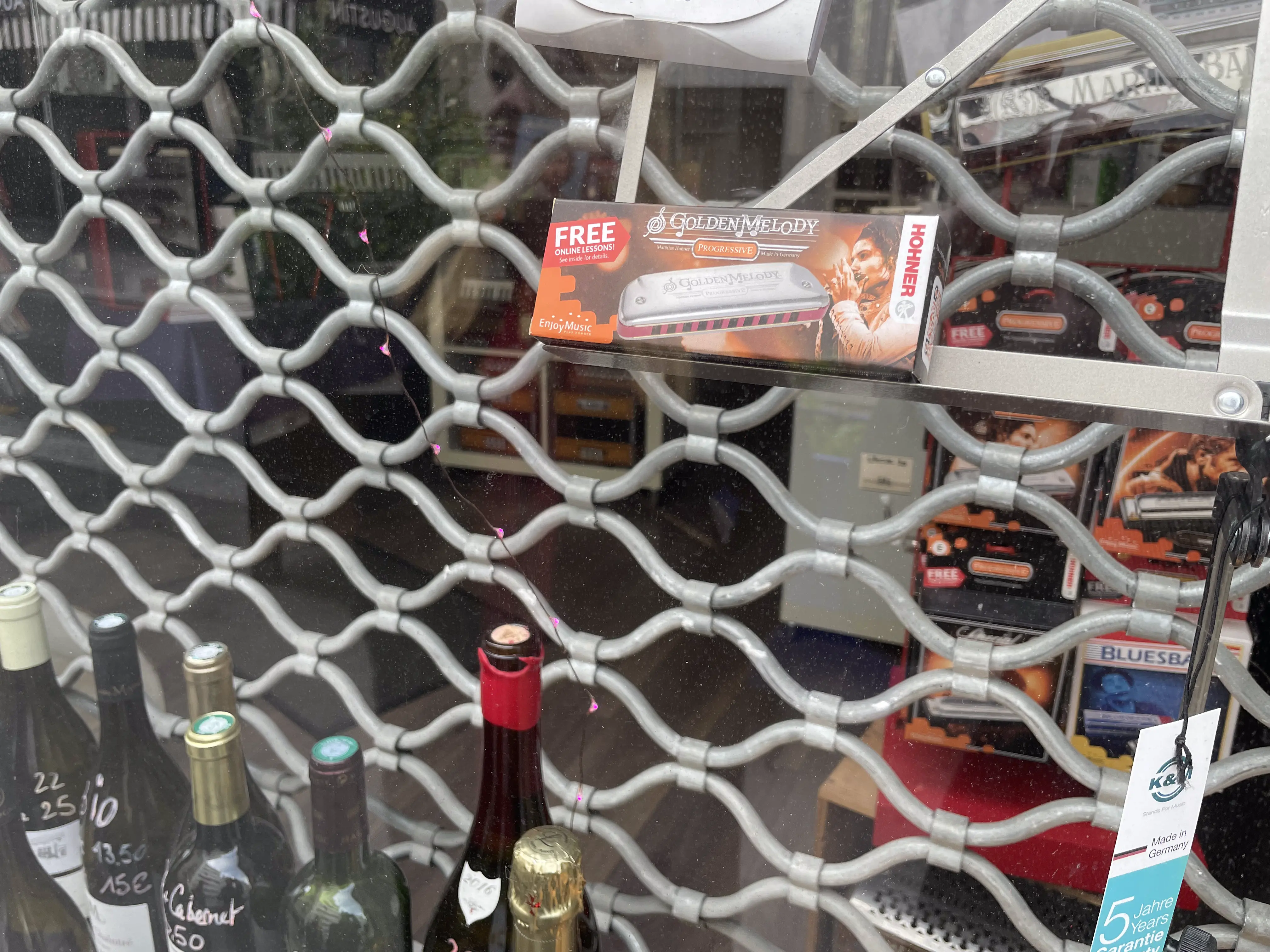 Near the catacombs a ***harmonica, accordion, and wine shop***. Only in Paris