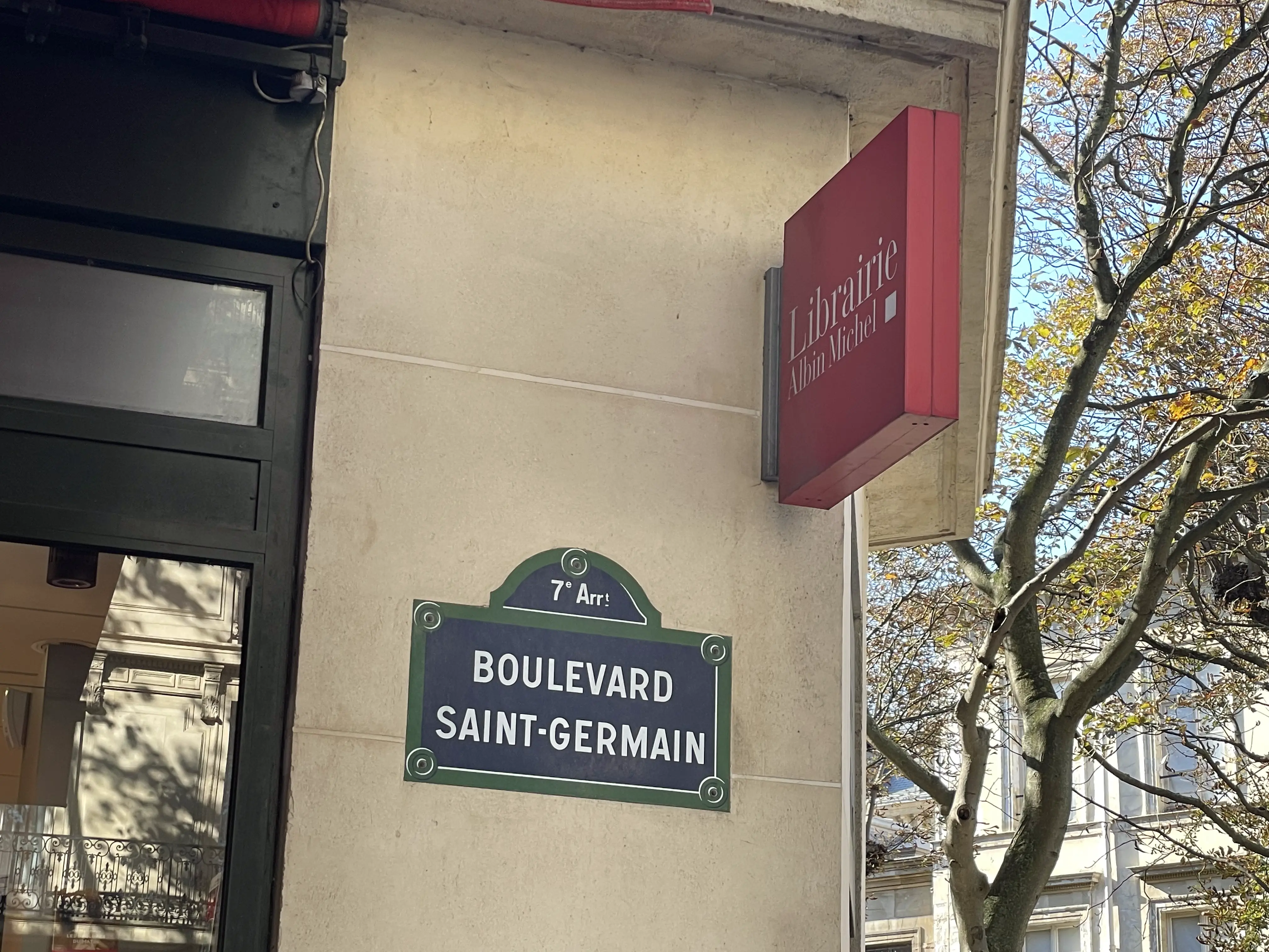 Bookstores are always _au courant_ in Paris