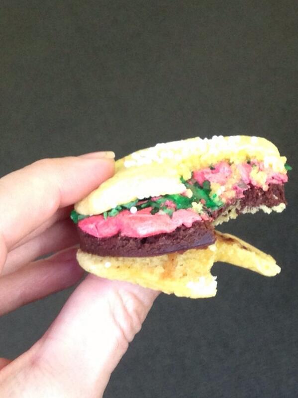 Burger-shaped cookie!?